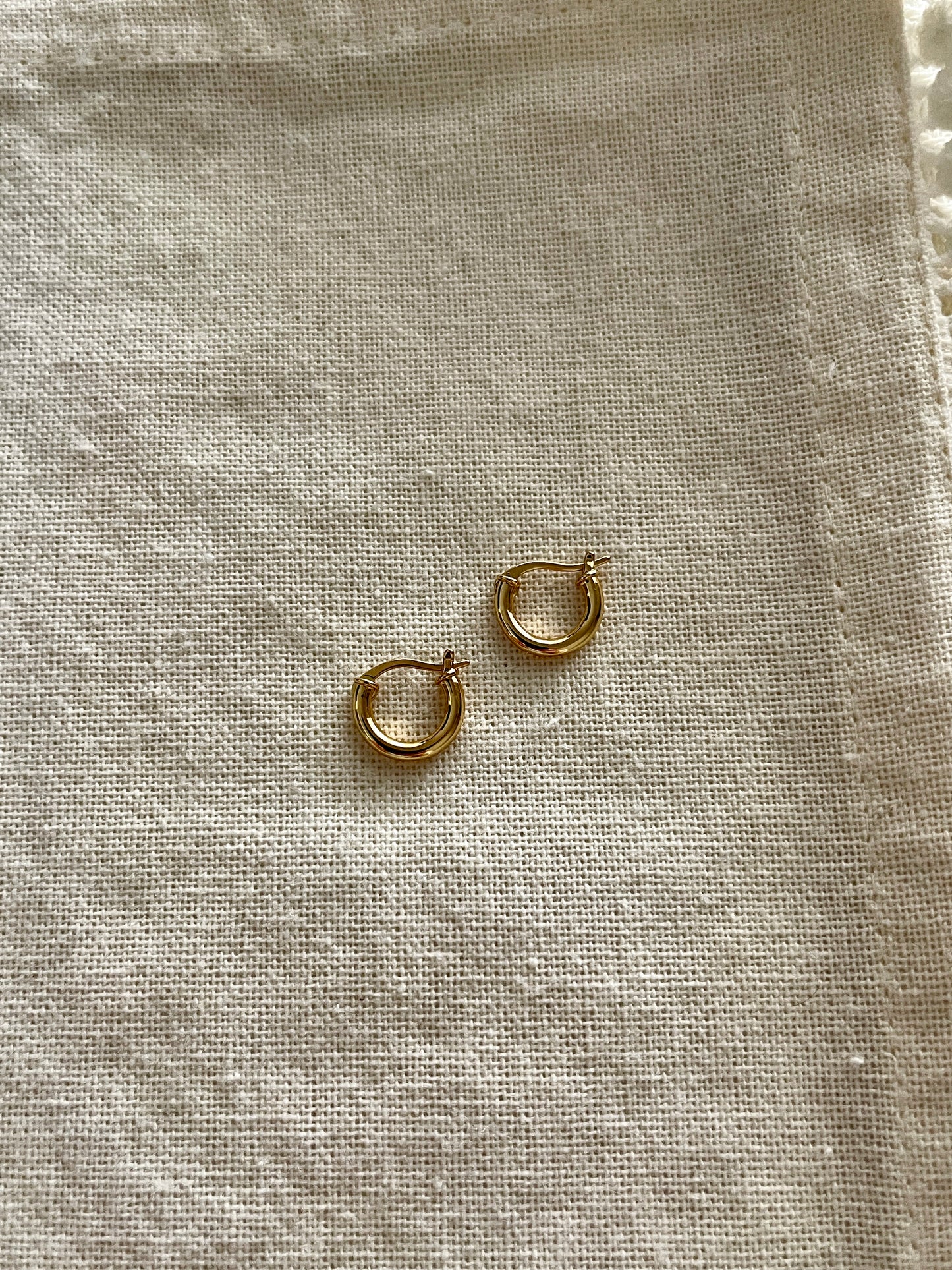 Mini Lola hoop earrings