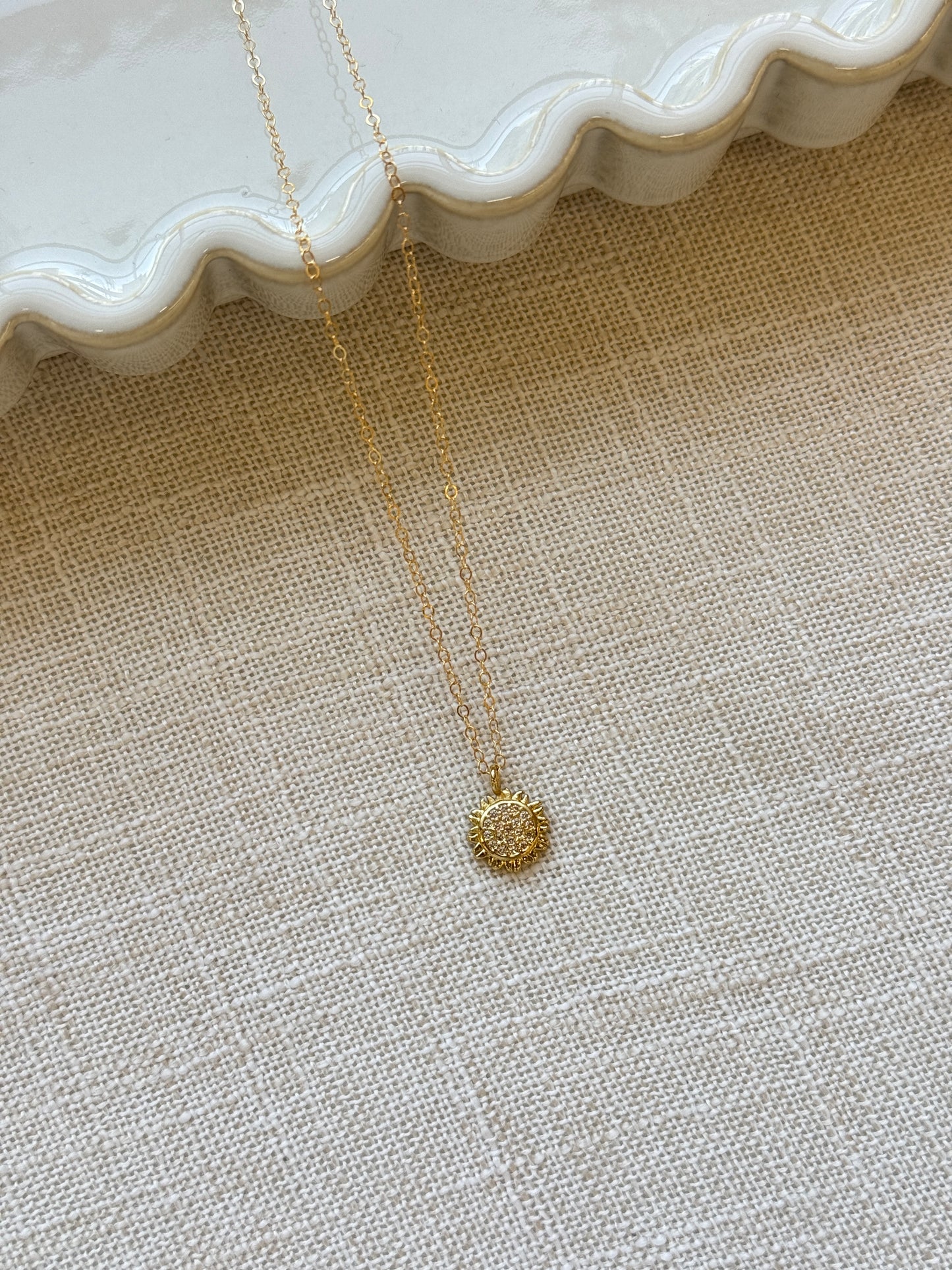 Dainty sunflower necklace