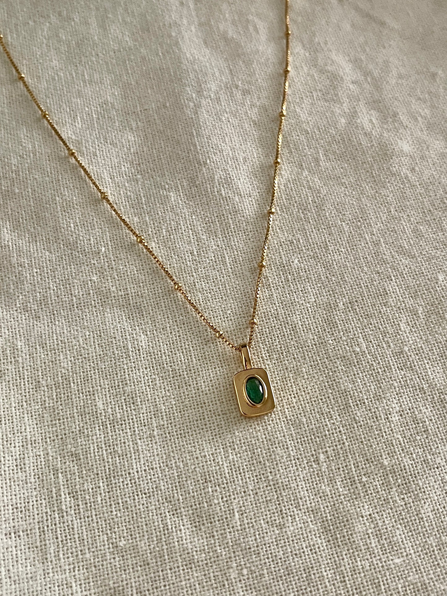 Emerald essential necklace