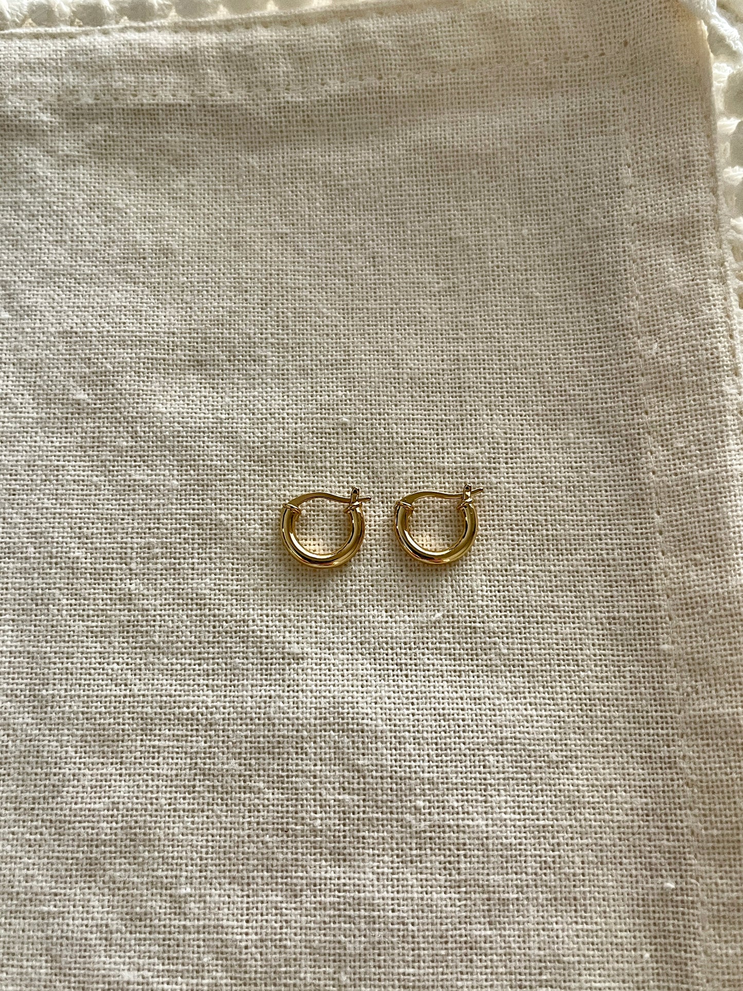Mini Lola hoop earrings