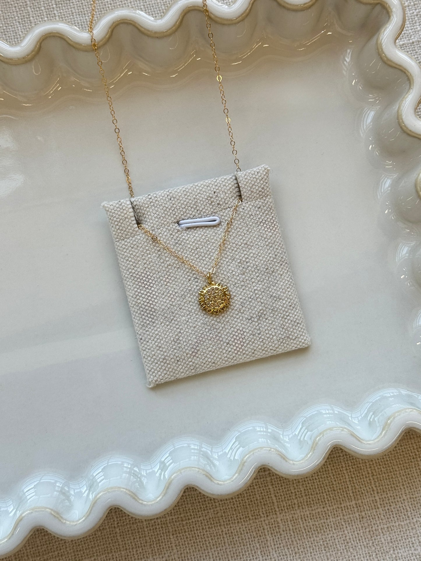 Dainty sunflower necklace