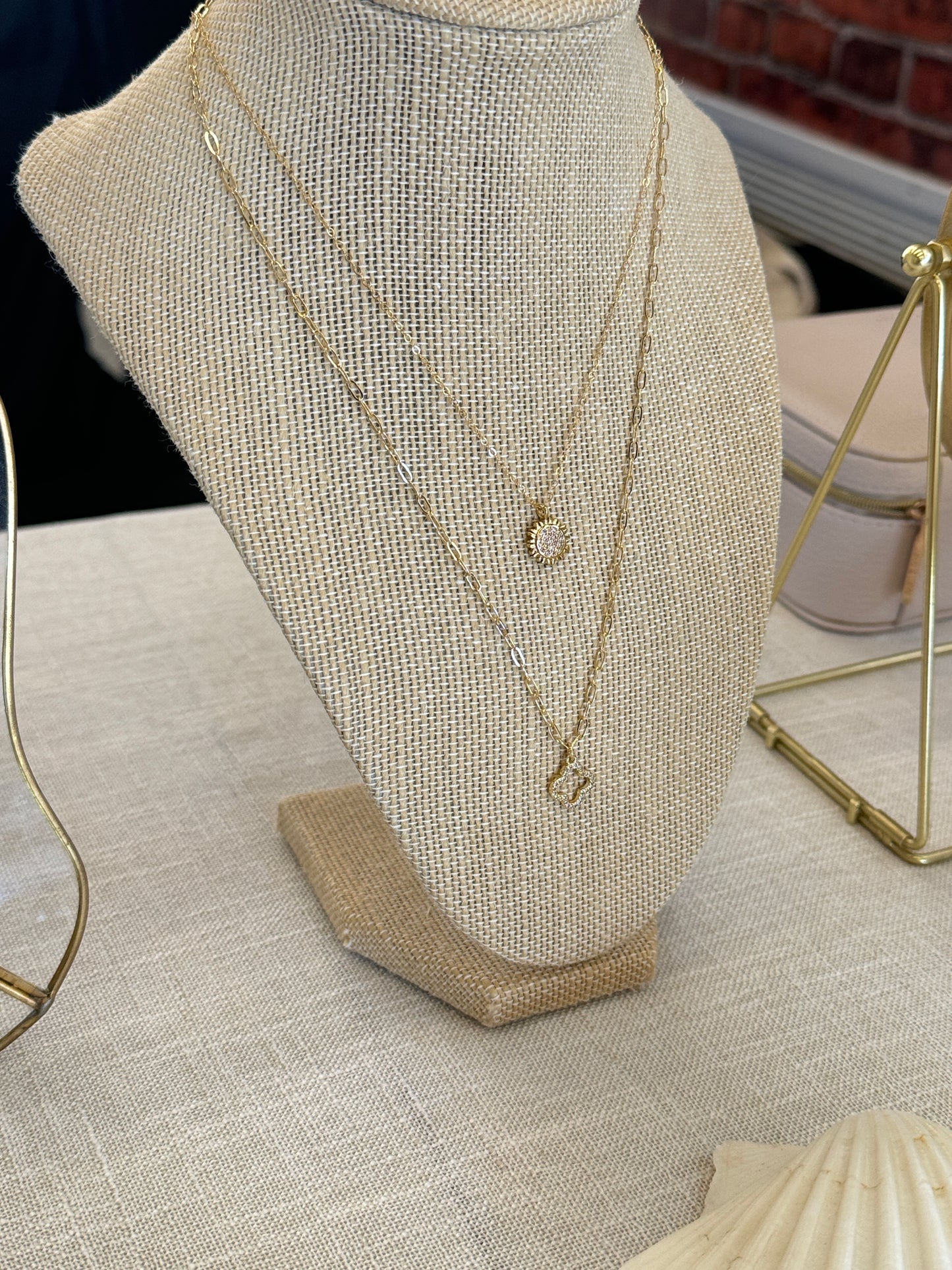 Dainty sunflower necklace