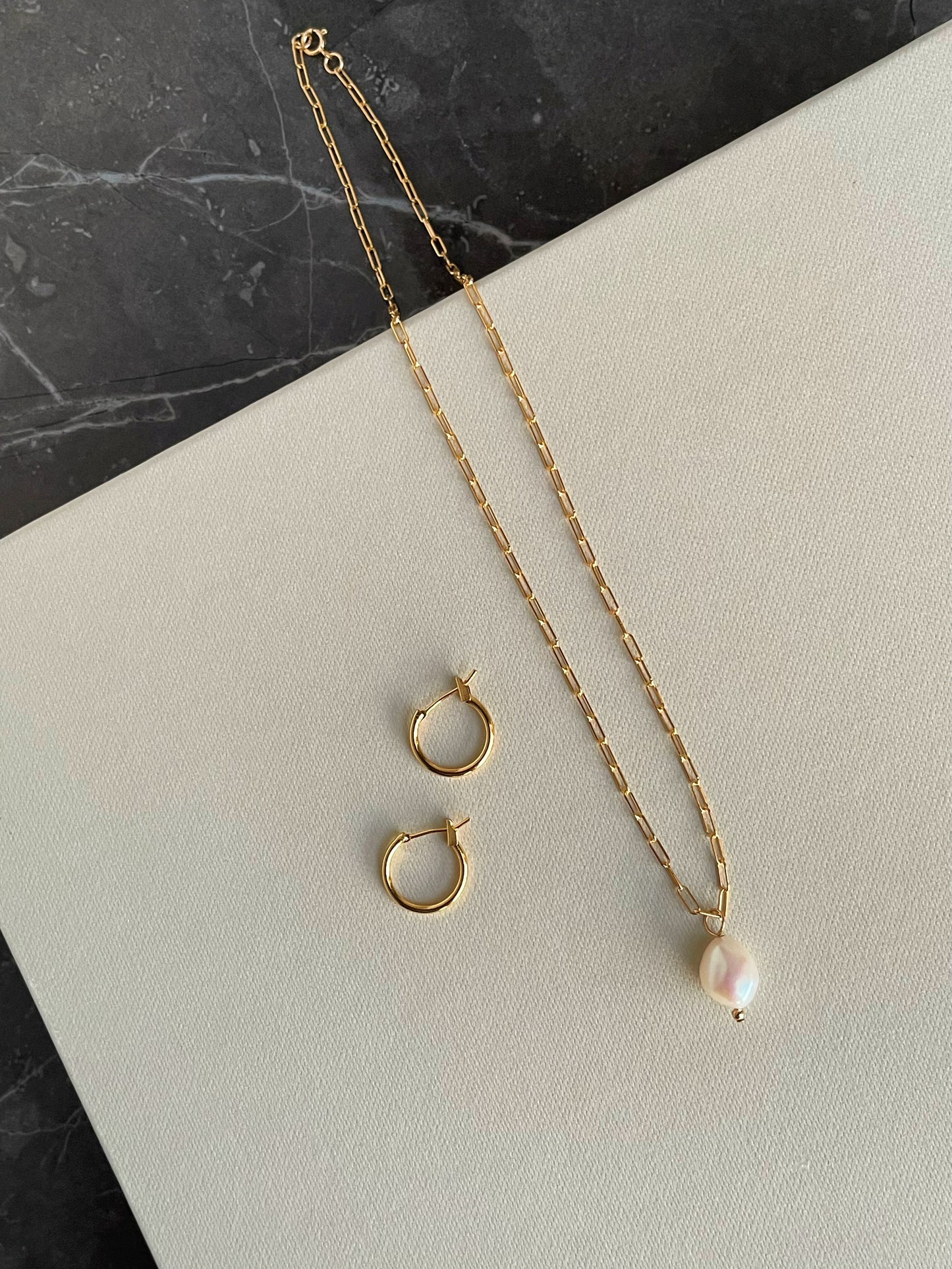 Emilia pearl necklace