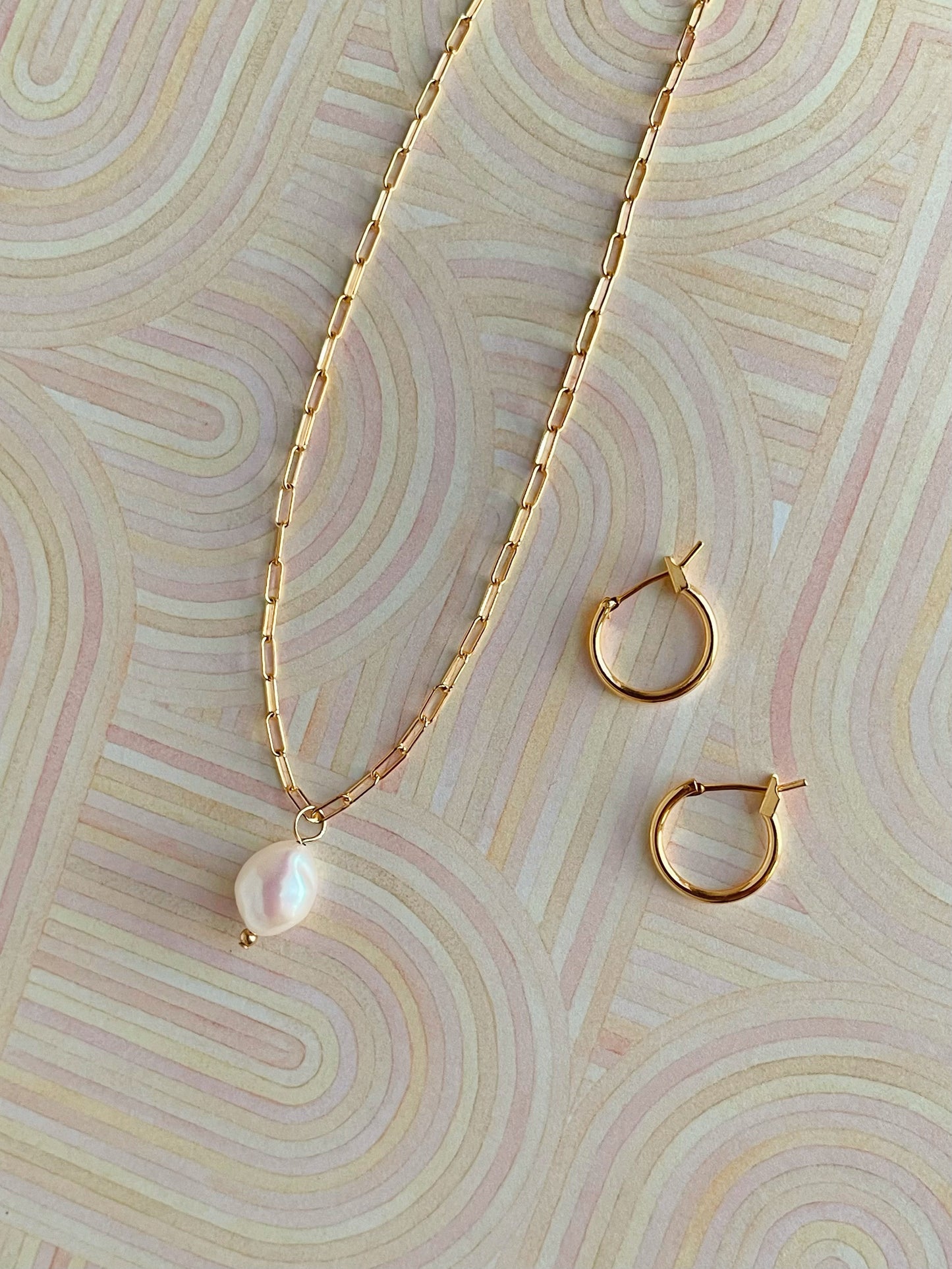 Emilia pearl necklace