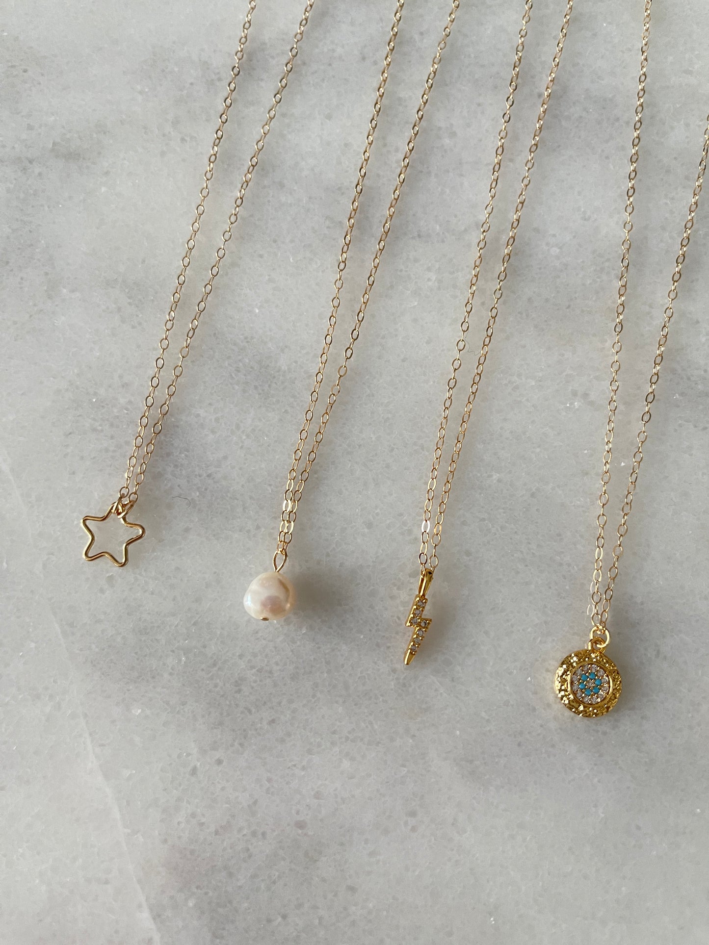 Dainty star necklace