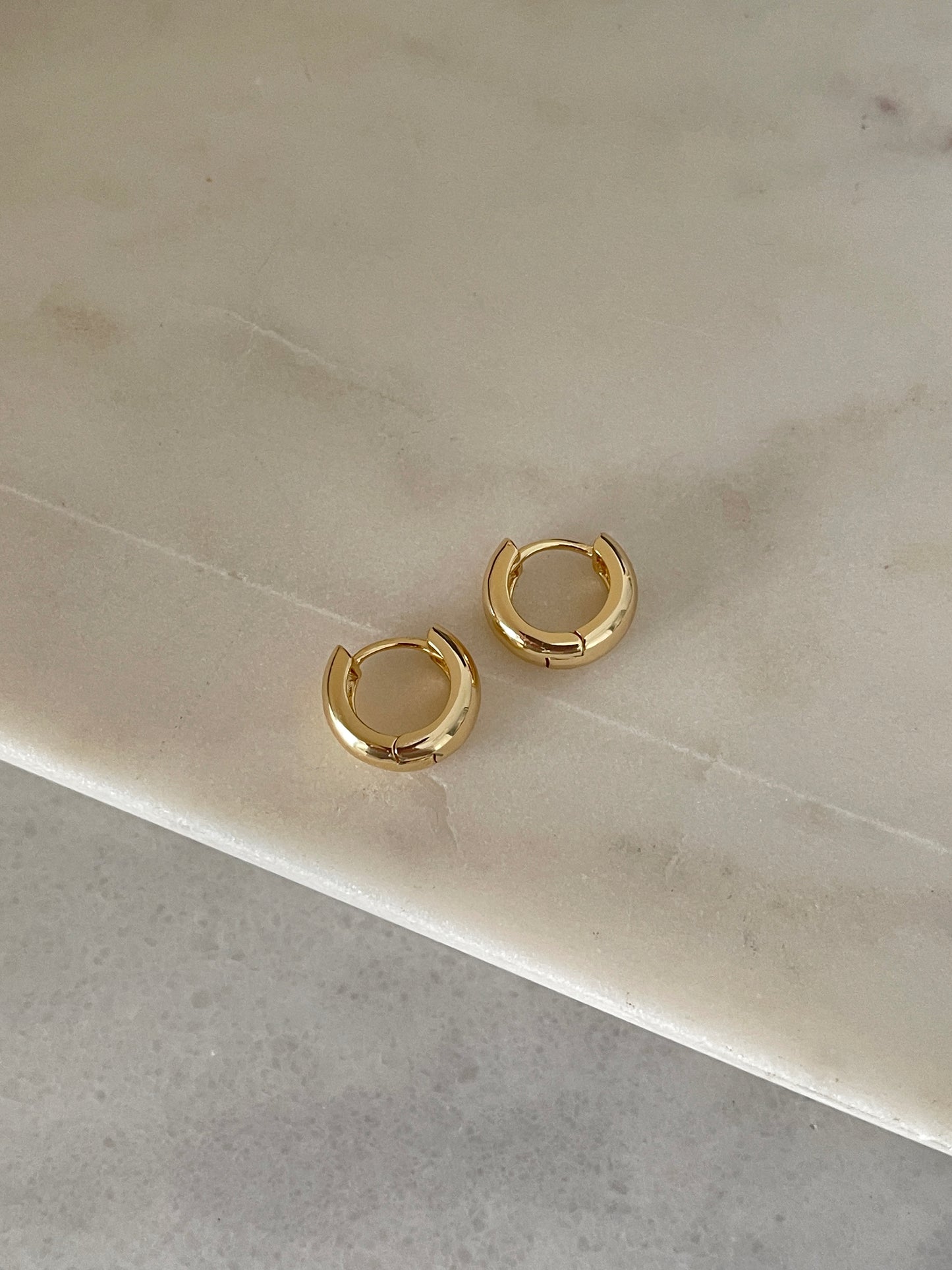 Leomie huggie earrings