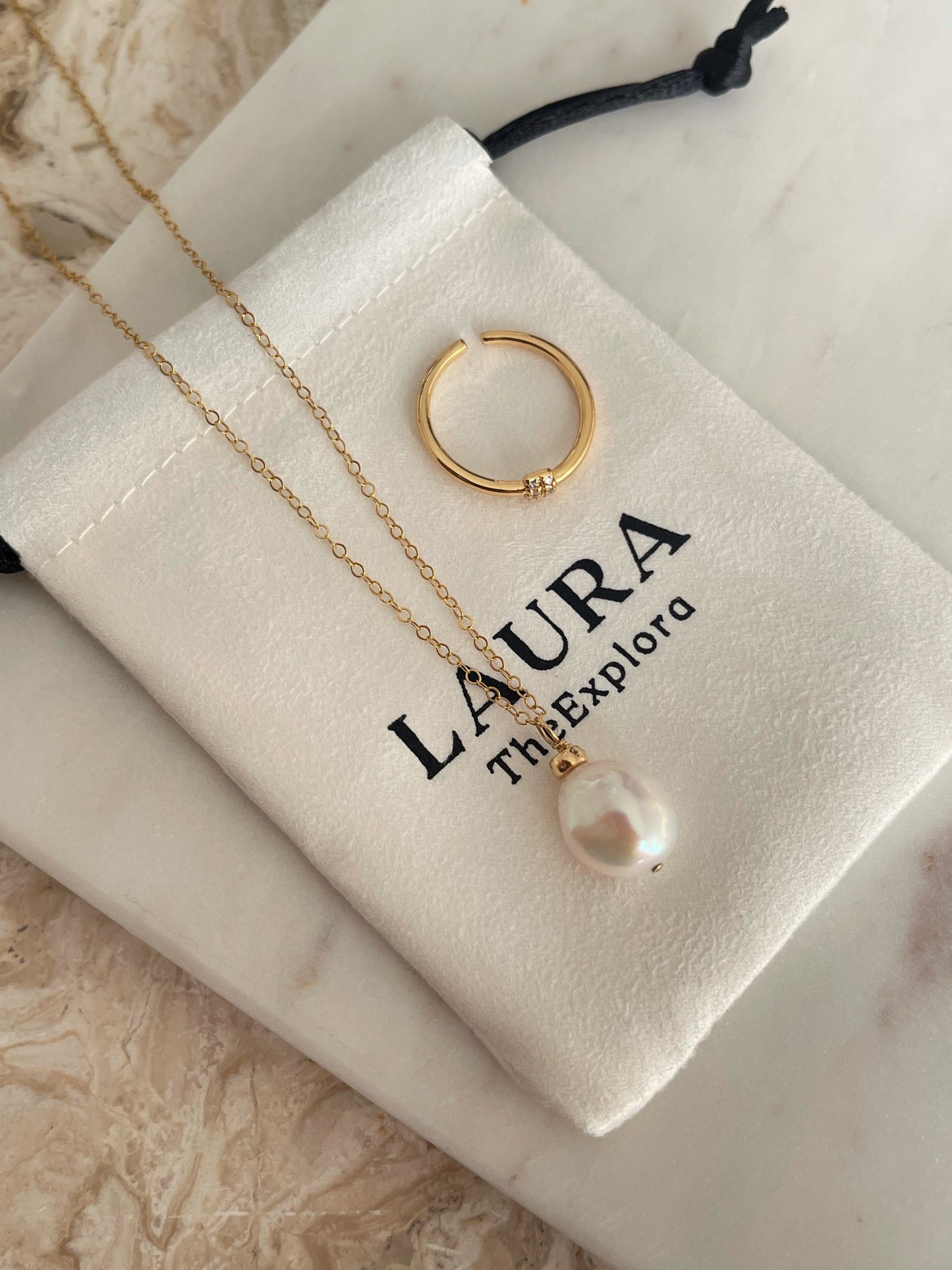 Elegant white pearl necklace