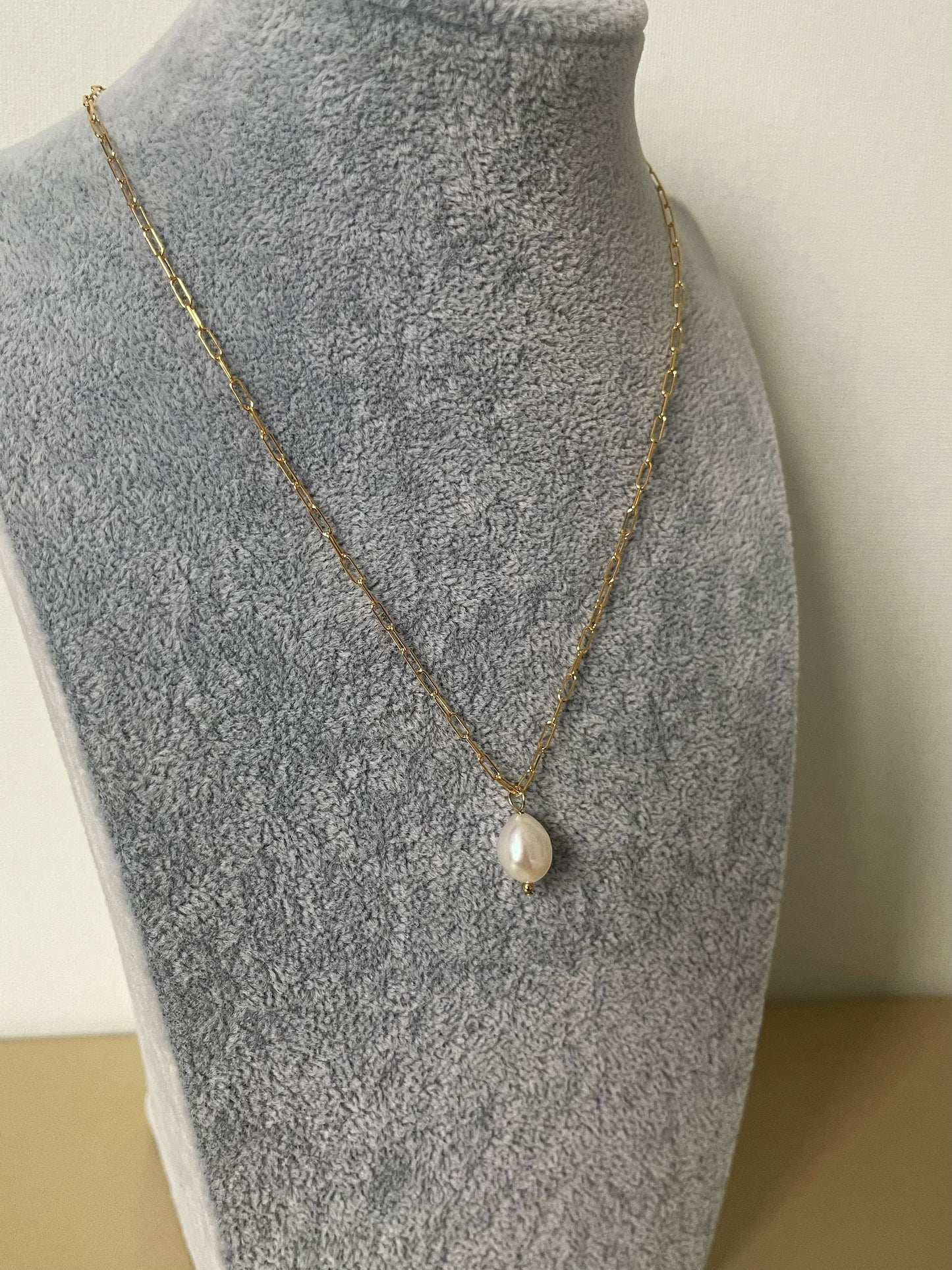 Emilia pearl necklace