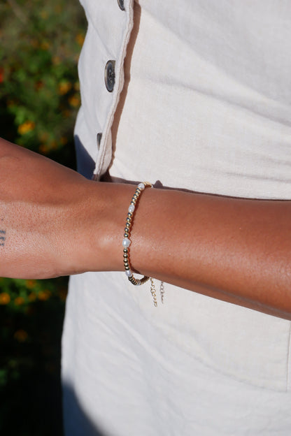 Amira pearl gold beaded bracelet
