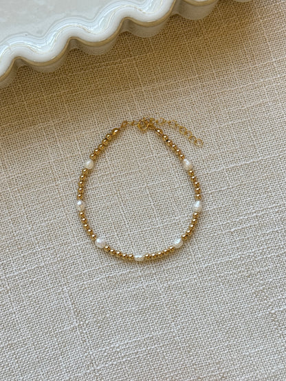 Amira pearl gold beaded bracelet