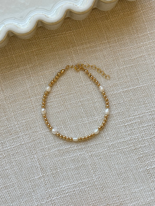 Amira pearl gold beaded bracelet