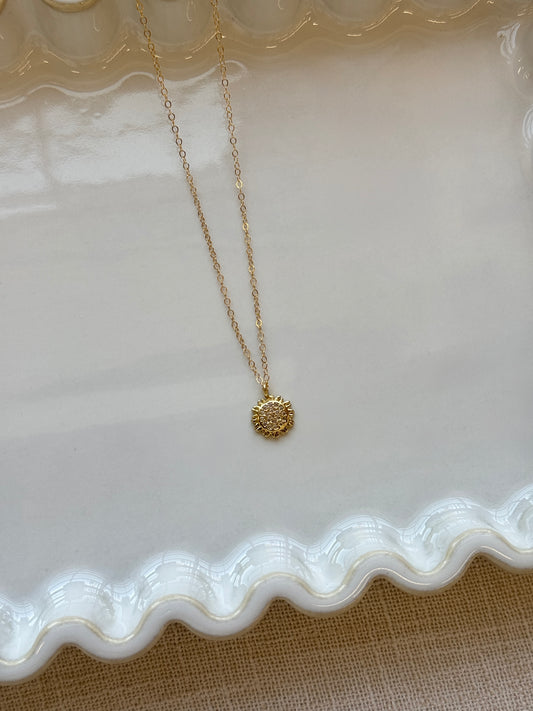 Dainty sunflower necklace
