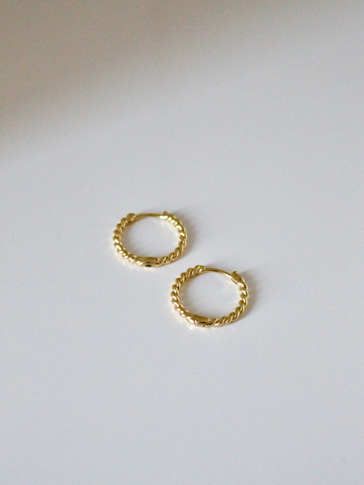 Minimal twisted rope hoop earrings