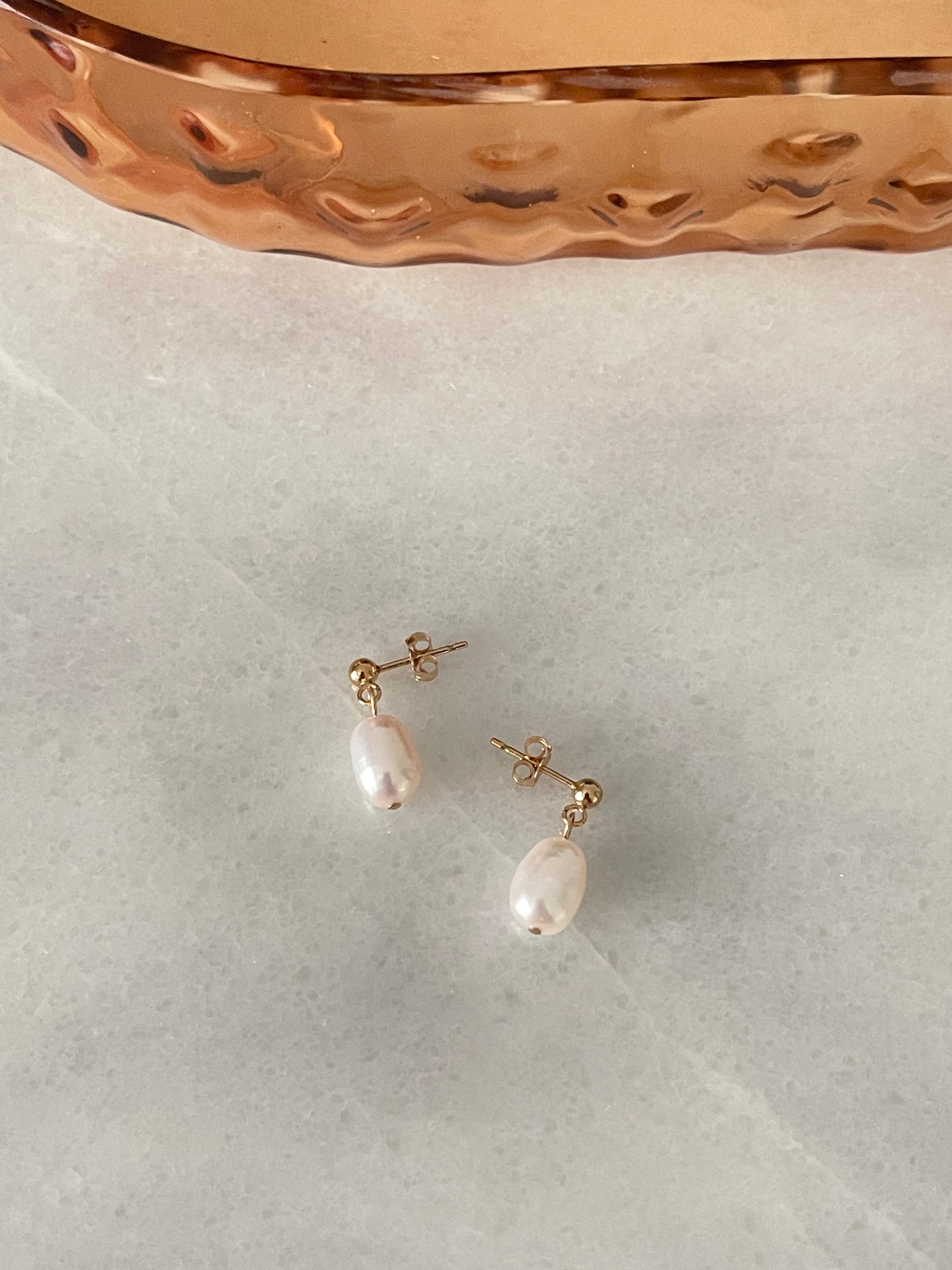 Simple white pearl studs