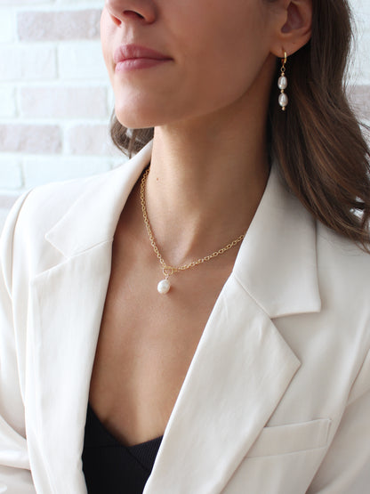 Isabeau pearl necklace